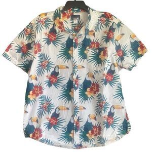 Ampufy short sleeve Tuscan print button down casual shirt for men. Size XL.